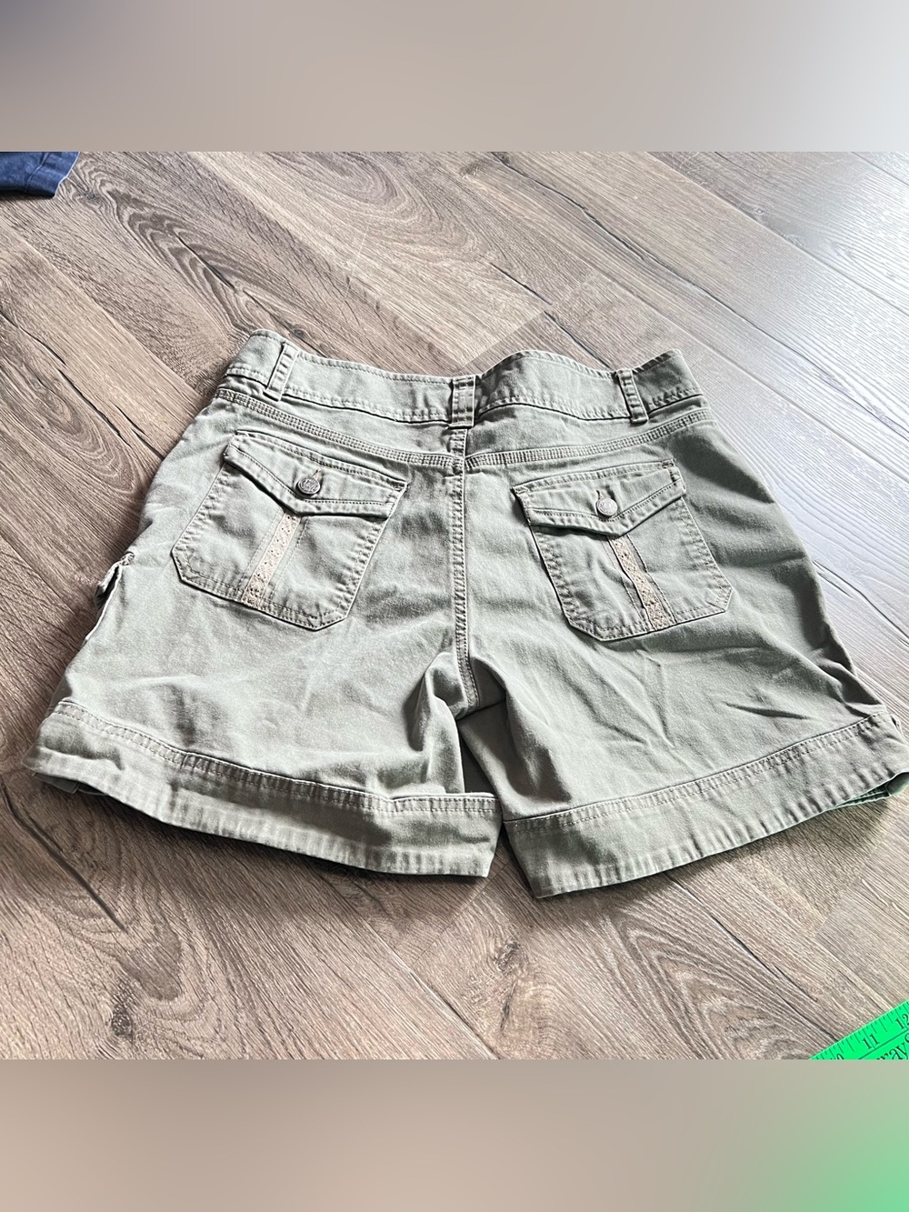 Vintage Gloria Vanderbilt Women’s Cargo Shorts Size 10 Outdoor 6” Inseam Brown